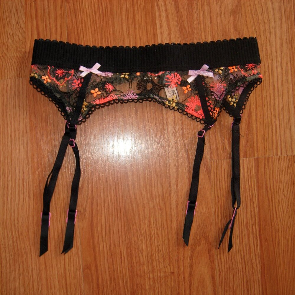 victoria's secret for love and lemons garter belt S